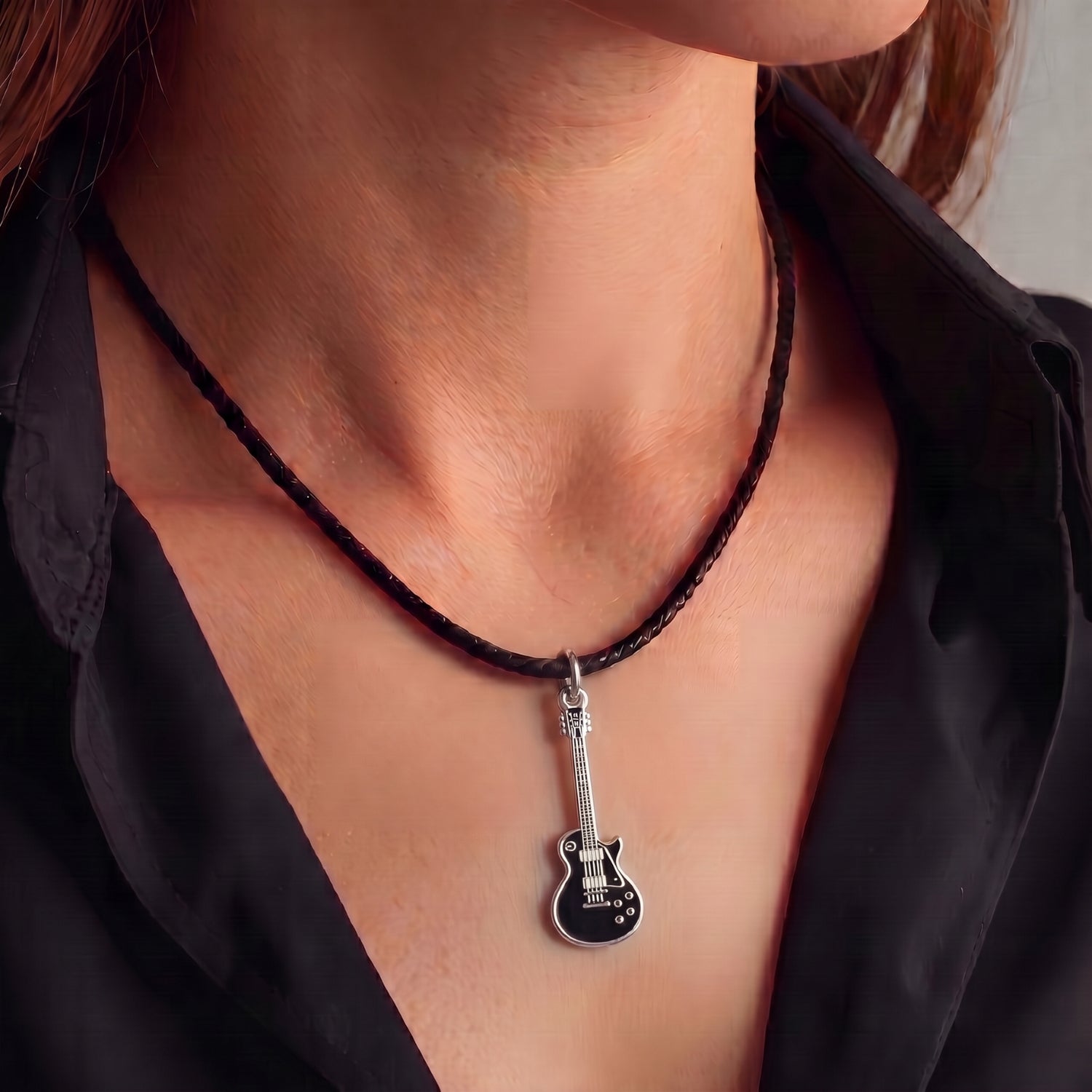Black Les Paul-Style Guitar Necklace – Electric Guitar Pendant with 46cm Faux Leather Cord