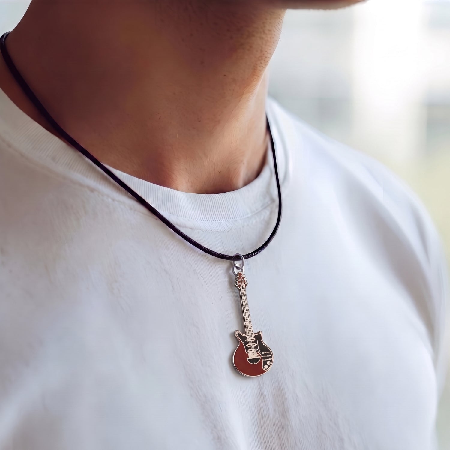 Brian May "Red-Special" Guitar Necklace – 40mm Guitar Pendant with 46cm Black Faux Leather Cord