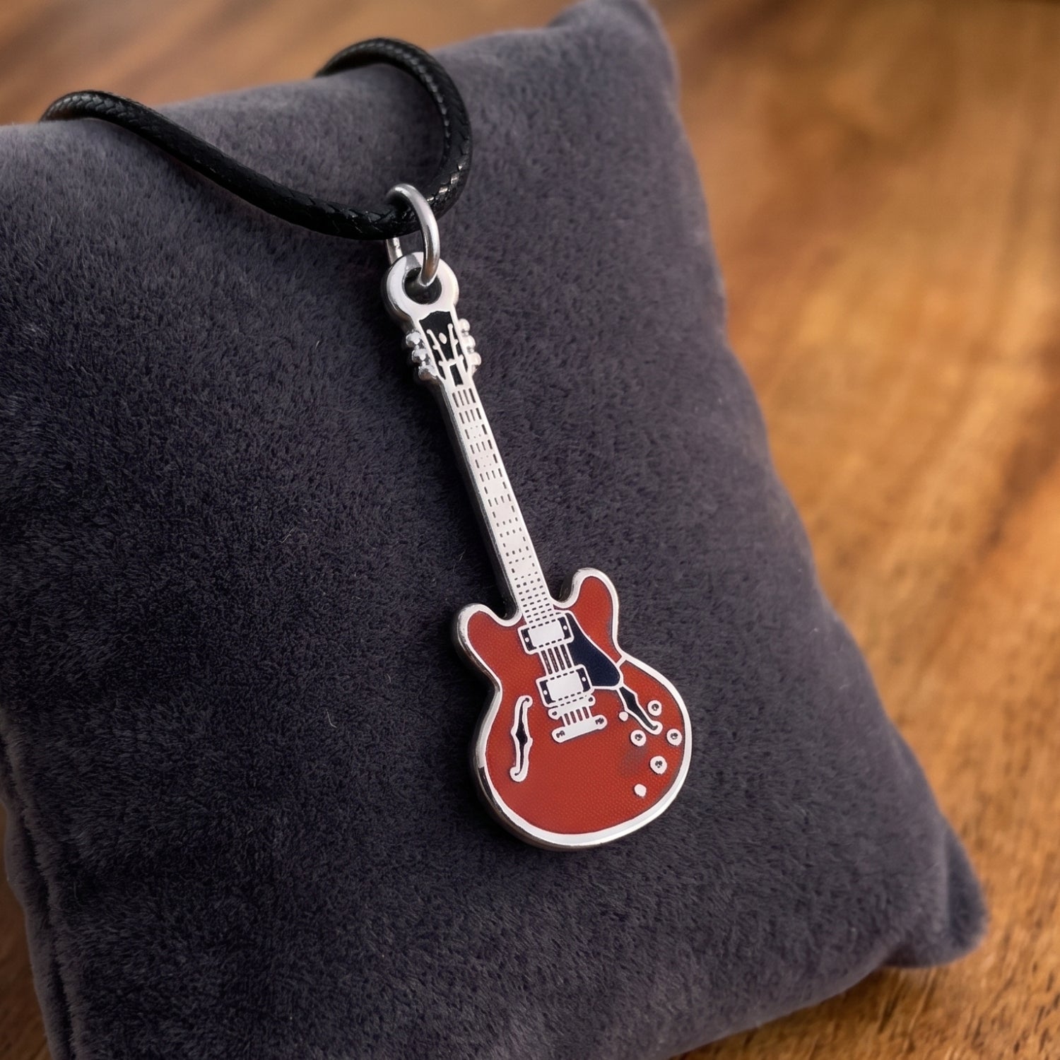 335-Style Guitar Necklace – 40mm Guitar Pendant with 46cm Black Faux Leather Cord
